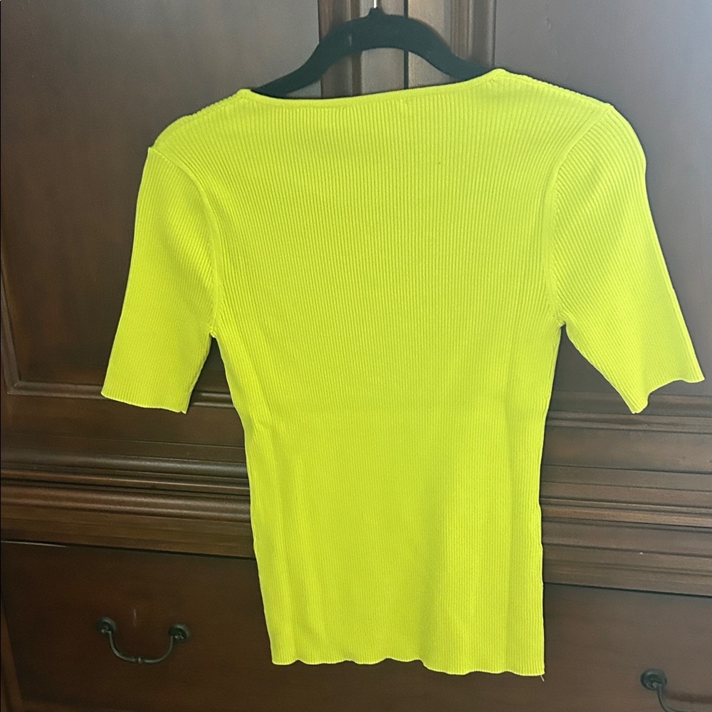 Elie Tahari Gemma Sweater/ Electric Lime Button-Detail Ribbed Tee/Size Small - Picture 3 of 7